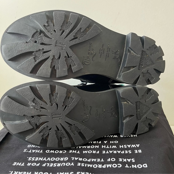 John Fluevog 7TH HEAVEN DERBY SWIRL (6 EYE) CLASSIC DERBY BOOTS in Black Vegan - Picture 7 of 10